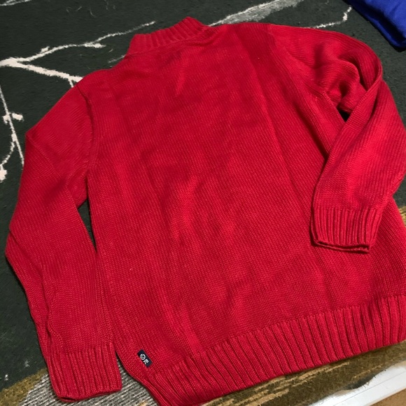 Red sweater - Picture 4 of 4